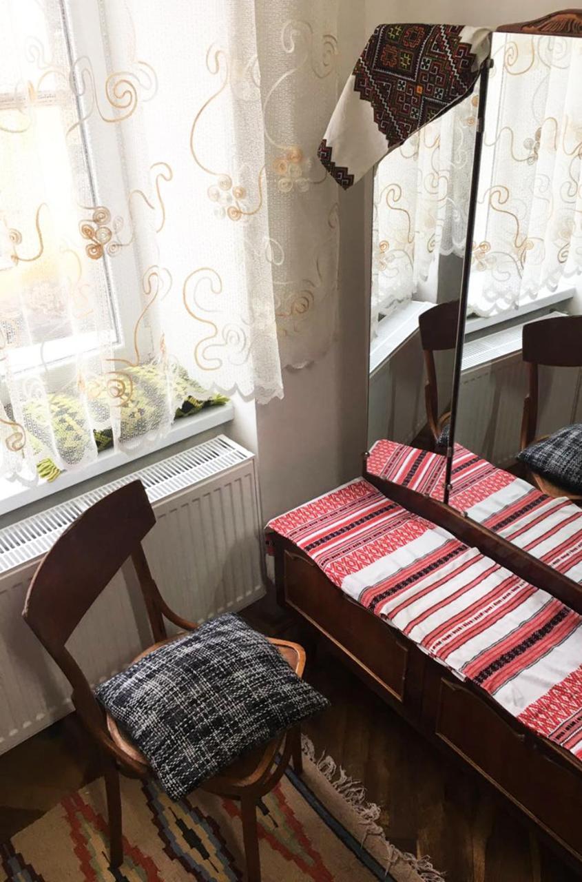 Ліжко в 6-місному жіночому загальному номері